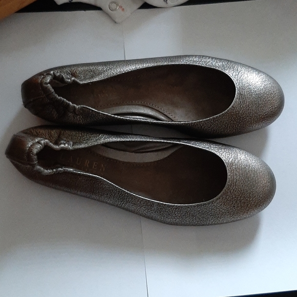 LAUREN by RL Pewter flats sz 5.5 leather metallic - Picture 1 of 11